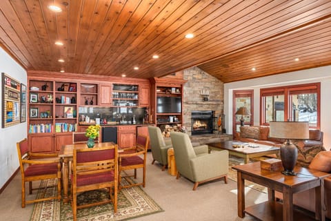 Ski-In Ski-Out Townhome near Adam's Ave Ski Access by The Woodrun V Townhouses House in Snowmass Village