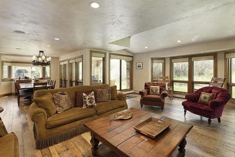 Elegant Ski Access Townhome with Snowmass Views by The Woodrun V Townhouses House in Snowmass Village