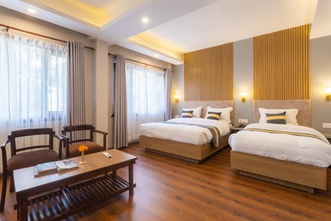 Bed, Living room, Photo of the whole room, Seating area, Bedroom, wardrobe