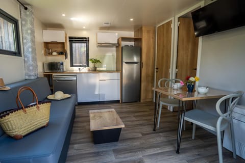 Living room, Business facilities, kitchen