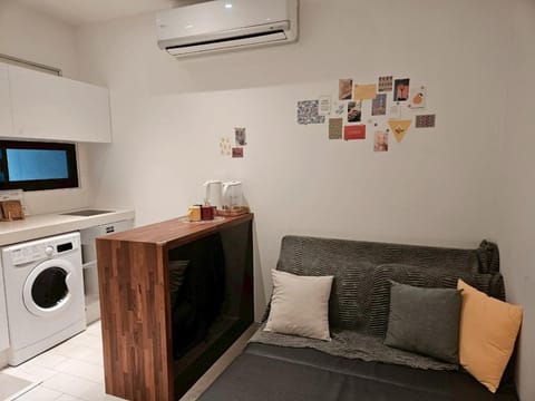 Communal lounge/ TV room, TV and multimedia, Kitchen or kitchenette, Living room, Seating area, Area and facilities, Area and facilities, pet friendly, washing machine, washing machine, kitchen, kitchen, air conditioner