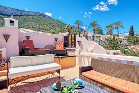 Property building, Balcony/Terrace, Living room