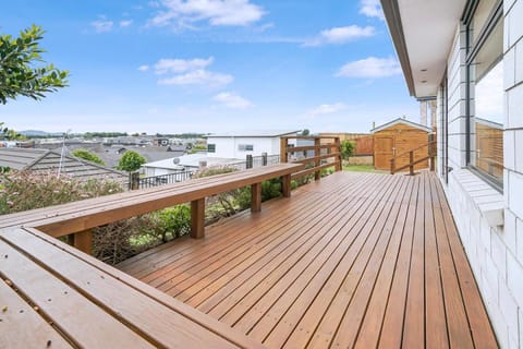 New, spacious, enjoy a quality stay in Flagstaff House in Hamilton