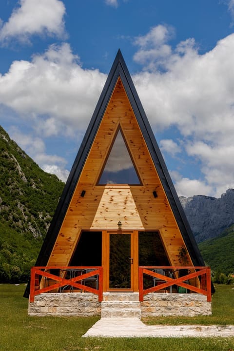 Silence House House in Montenegro