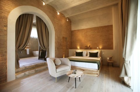 Bed, Bathroom, Photo of the whole room, Bedroom