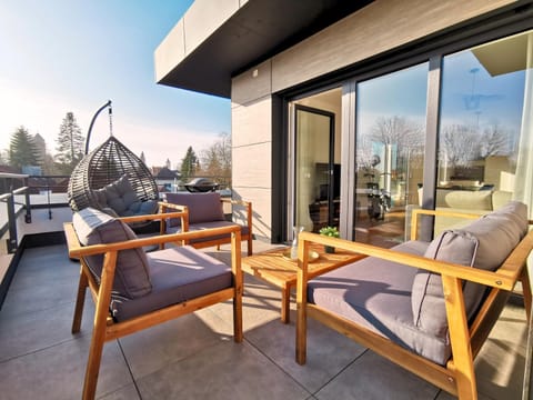 BBQ facilities, Balcony/Terrace, Balcony/Terrace, Seating area, City view