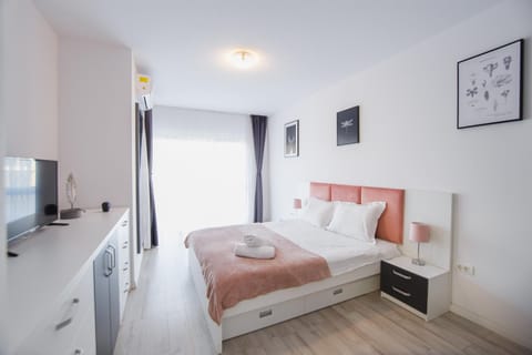 Bed, TV and multimedia, Bedroom, air conditioner