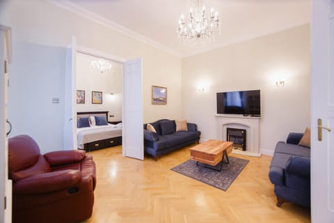 Bed, TV and multimedia, Living room, Seating area