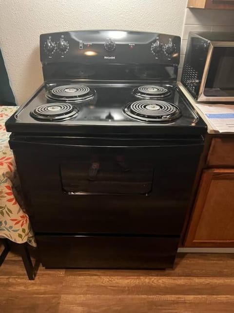 Serene 4 BR Home Near Weatherford-19 Minute Drive House in Texas