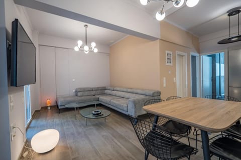 TV and multimedia, Living room, Photo of the whole room, Seating area, Dining area