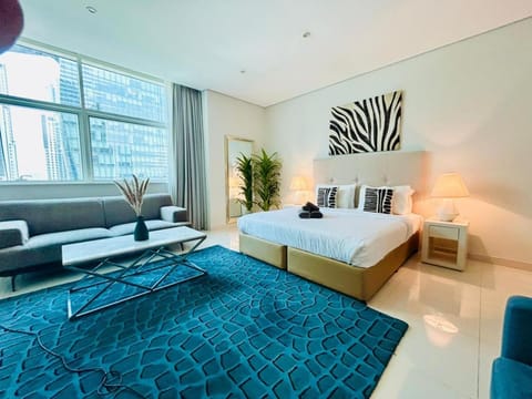 Seating area, Bedroom, towels