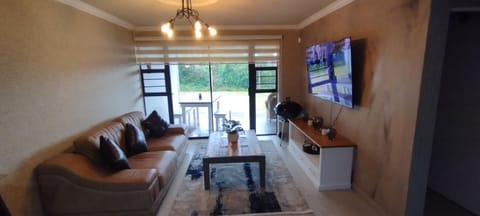 Communal lounge/ TV room, TV and multimedia, Living room, Seating area, Evening entertainment