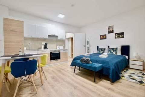 Bed, TV and multimedia, Living room, Photo of the whole room, Dining area, Bedroom, pet friendly, stove