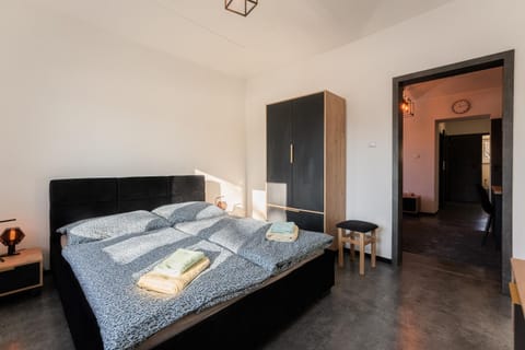 Bed, Bedroom, towels, wardrobe