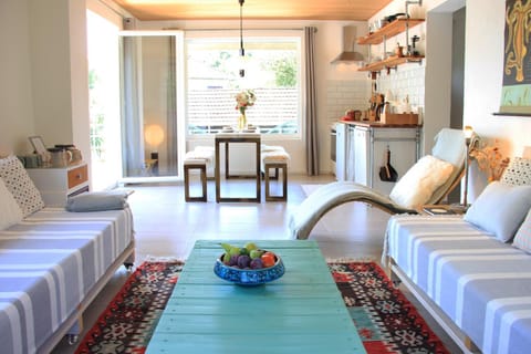 View (from property/room), Living room, Seating area, Dining area, kitchen