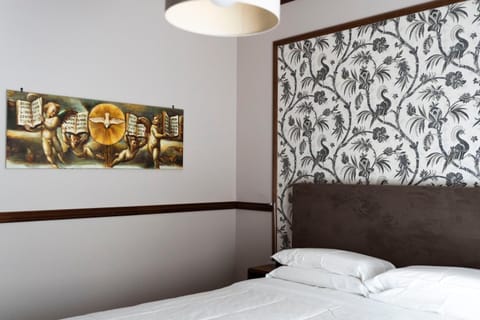 Bed, Photo of the whole room, Decorative detail, Bedroom