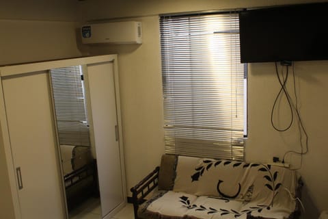 Bed, TV and multimedia, Photo of the whole room, Bedroom, wardrobe, air conditioner