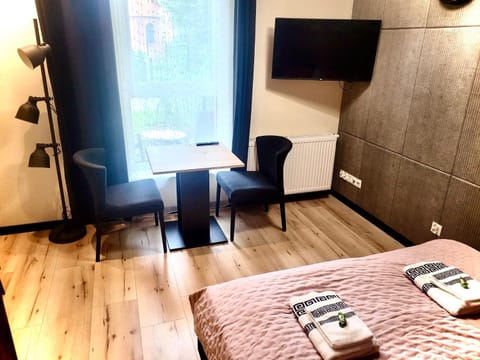 TV and multimedia, Seating area, Dining area