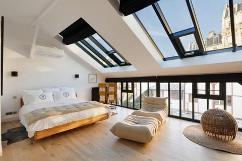 Photo of the whole room, Bedroom