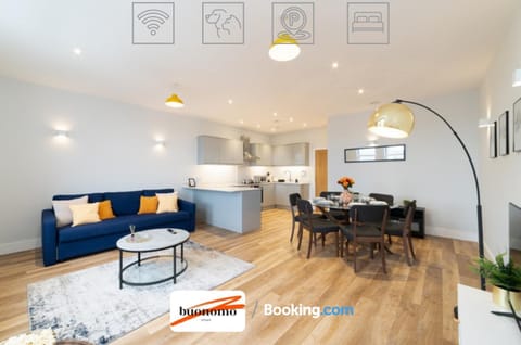 Kitchen or kitchenette, Living room, Seating area, Dining area
