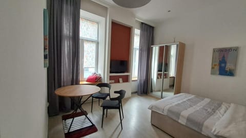 Bed, Living room, Seating area, Dining area, Bedroom