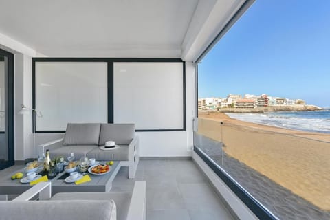 Balcony/Terrace, Living room, Beach, Sea view