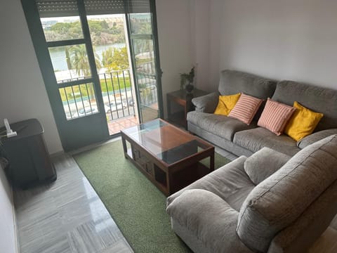 View (from property/room), Balcony/Terrace, Balcony/Terrace, Living room, Dining area, City view, City view, River view, River view