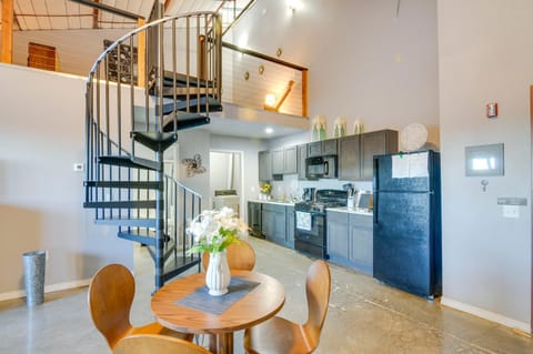 Del Norte Apartment with Loft Walk to Downtown! Apartment in Del Norte