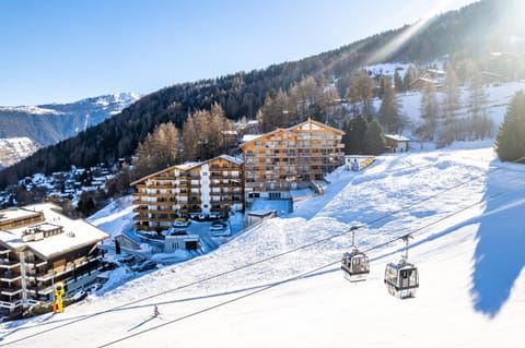 Property building, Facade/entrance, Off site