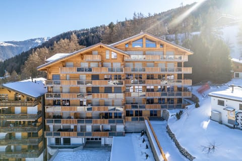 Property building, Facade/entrance, Off site