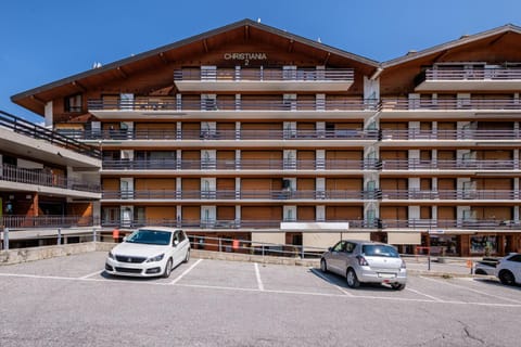 Property building, Facade/entrance, Off site