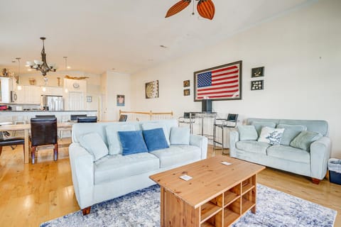 Breezy Kure Beach Home - Walk to Pier and Ocean! House in Kure Beach