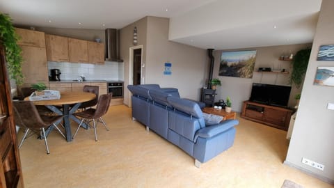 TV and multimedia, Kitchen or kitchenette, Living room, Dining area