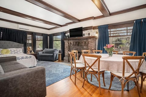 Elmwood House Berkeley House in Berkeley