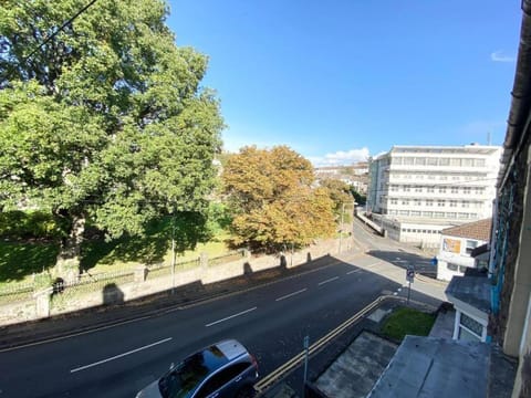 Budget room 10min Walk to Swansea Centre 1 Vacation rental in Swansea