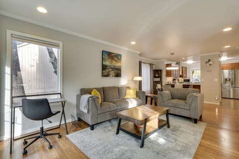 Lake Oswego Home with Deck 9 Mi to Downtown Portland House in Lake Oswego