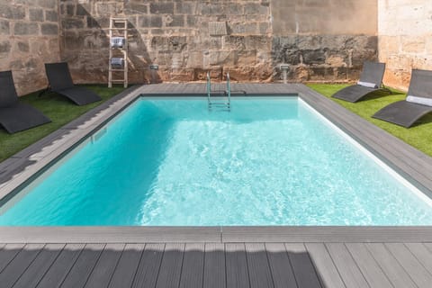 Swimming pool, Swimming pool