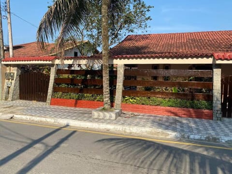 Ampla casa em condomínio a 300mt da praia House in Angra dos Reis