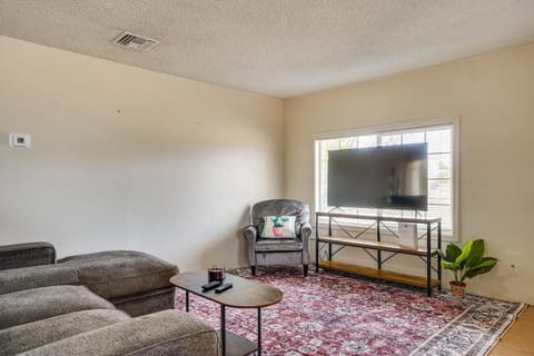 6 Mi to Old Bisbee! Charming Family Home with Yard House in Bisbee