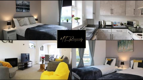 Bed, Kitchen or kitchenette, Living room, Photo of the whole room, Bedroom