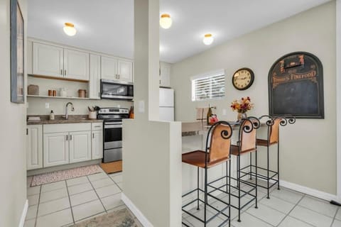 Bright 4BD Condo Minutes to Slopes House in Park City