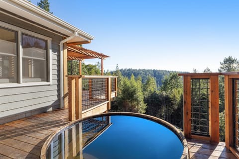 Mendocino Redwood Retreat Home & Cottage House in Mendocino County