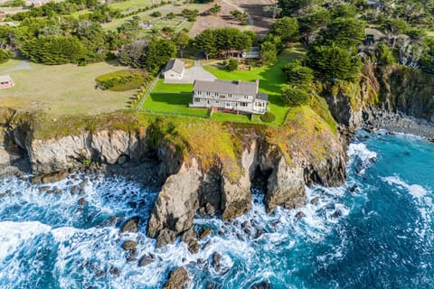 Cantus Cove Estate House in Caspar