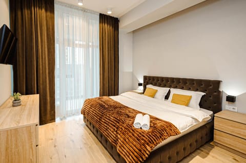 Photo of the whole room, Bedroom, towels