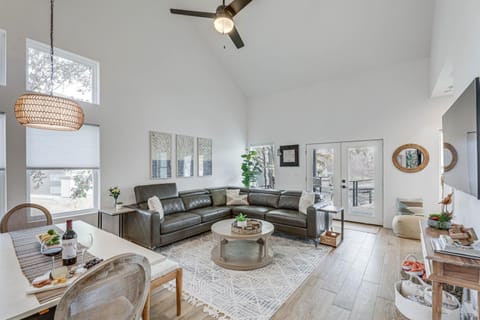 Pet-Friendly Lake LBJ Retreat with Deck and Hot Tub! House in Granite Shoals