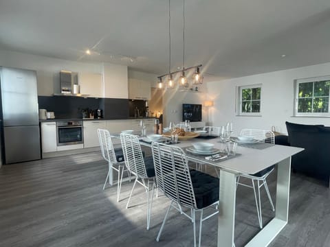 Kitchen or kitchenette, Seating area, Dining area, dishwasher, pet friendly, stove