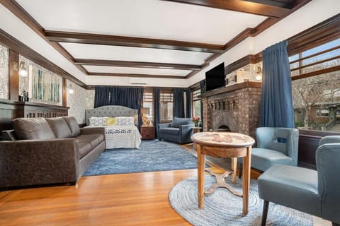 Oak Suite House in Berkeley