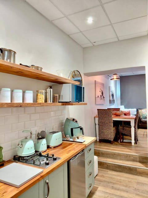 Dining area, kitchen