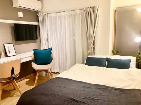 Bed, TV and multimedia, Living room, air conditioner