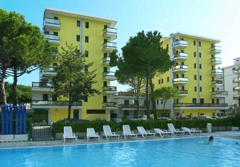 Property building, Summer, Swimming pool